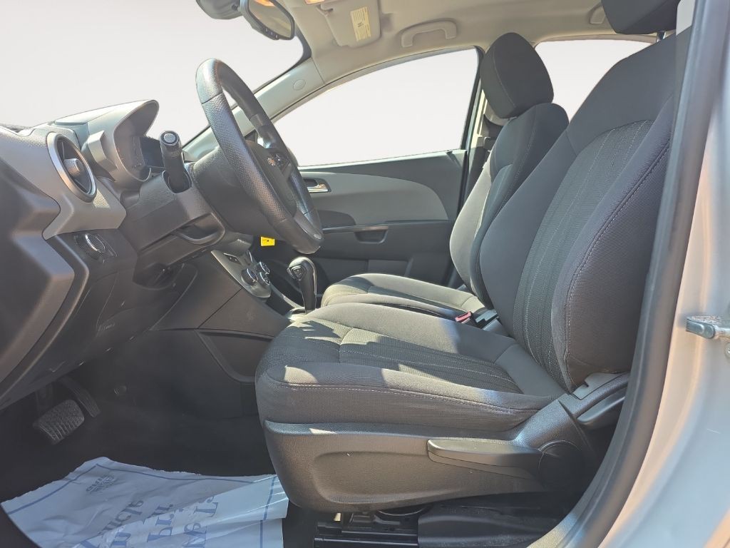 2013 Chevrolet Sonic Image 12