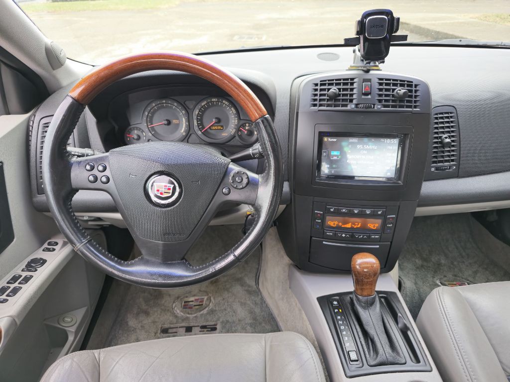 2004 Cadillac CTS Image 9