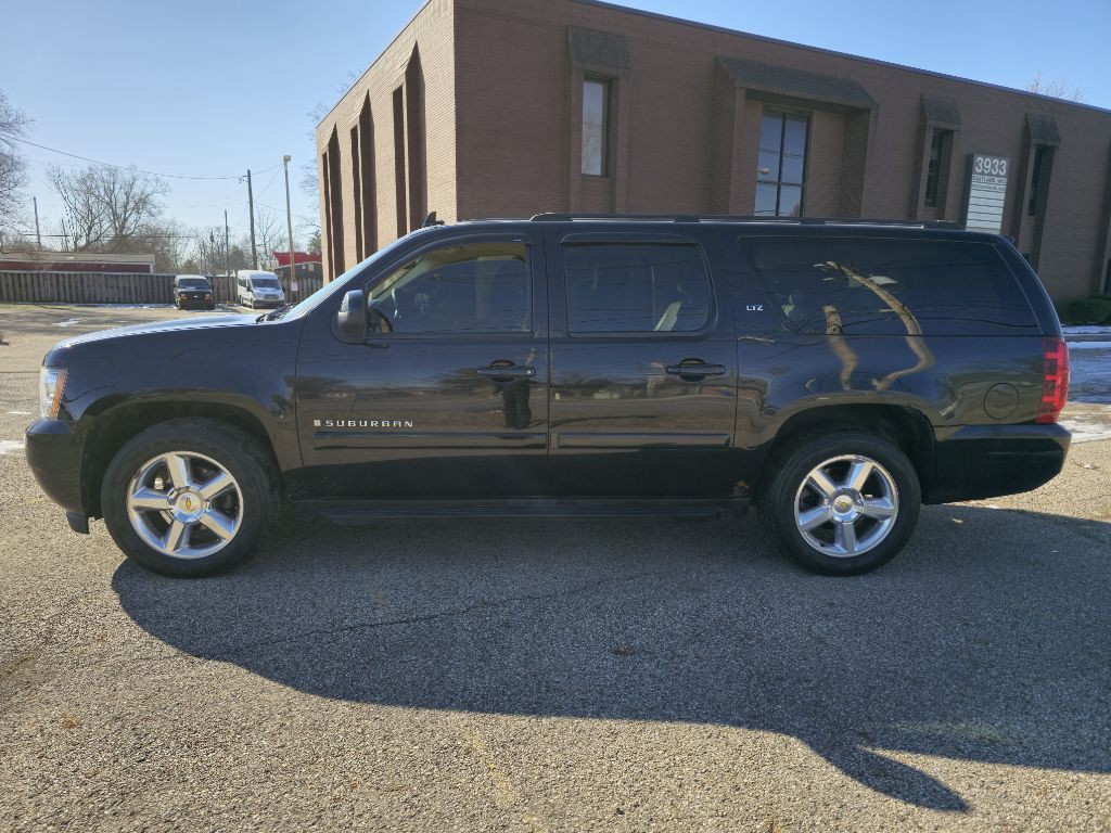 2007 Chevrolet Suburban Image 2