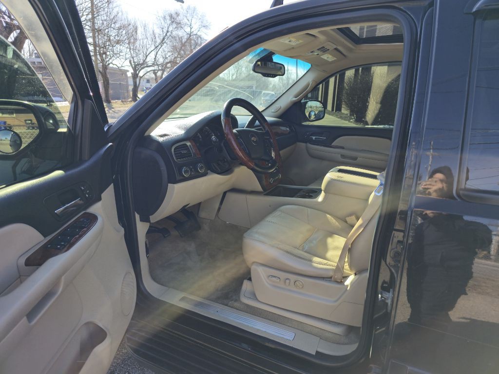 2007 Chevrolet Suburban Image 12