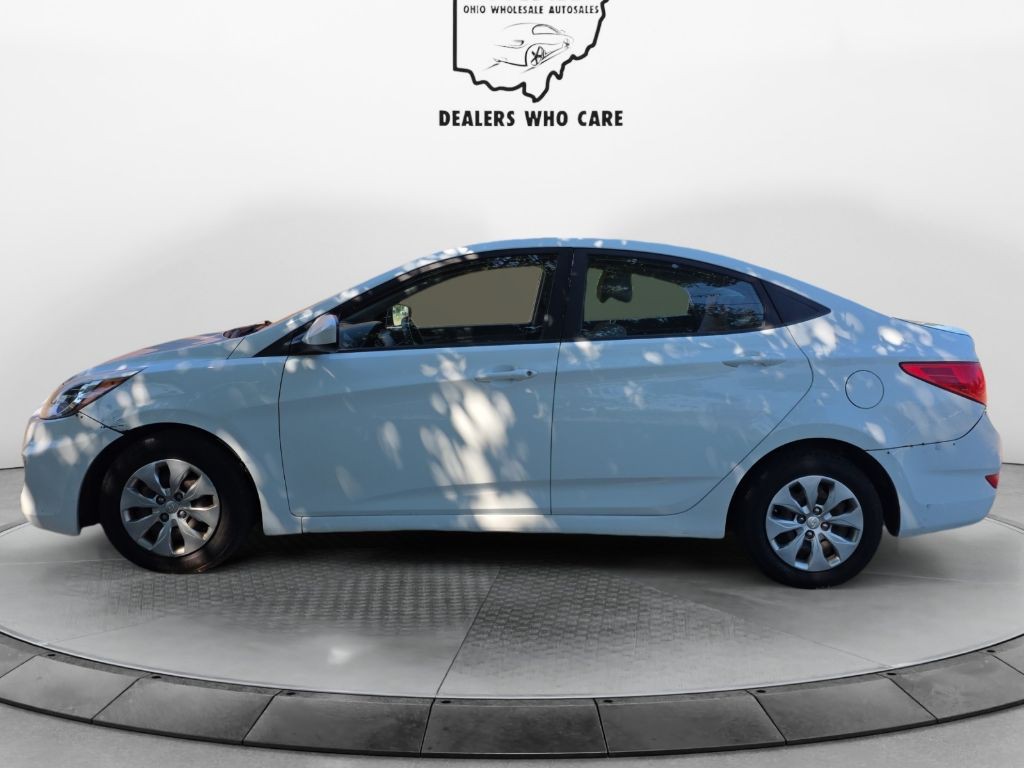 2016 Hyundai Accent Image 2