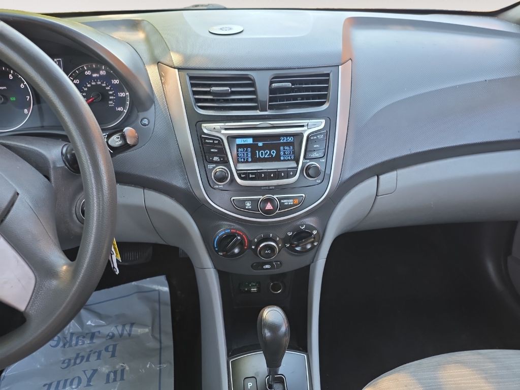 2016 Hyundai Accent Image 10