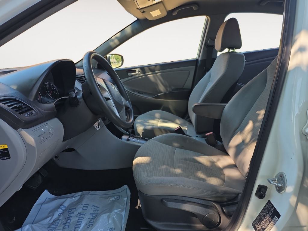 2016 Hyundai Accent Image 12