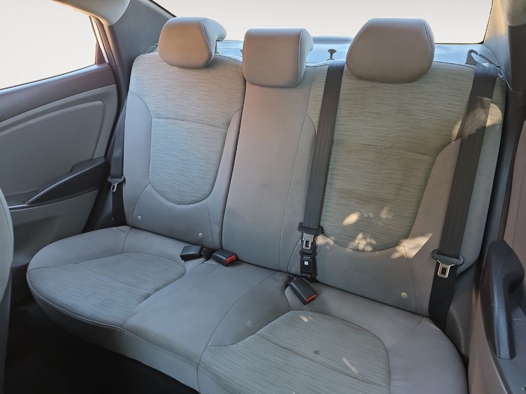 2016 Hyundai Accent Image 13
