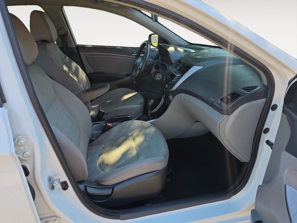 2016 Hyundai Accent Image 15