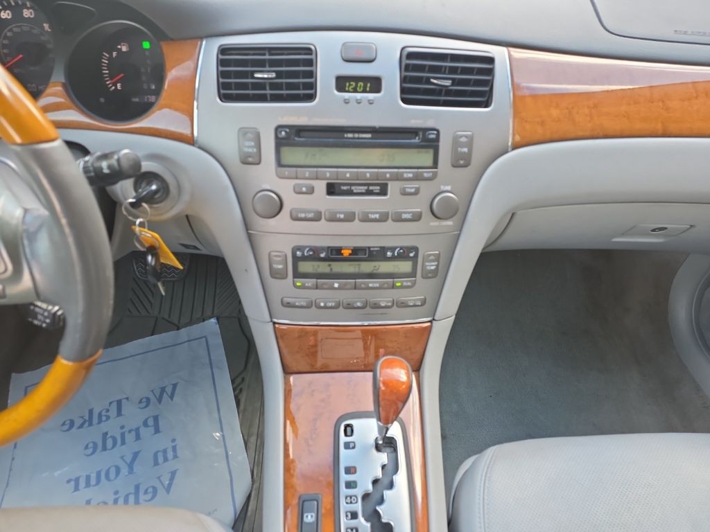 2005 Lexus ES Image 10