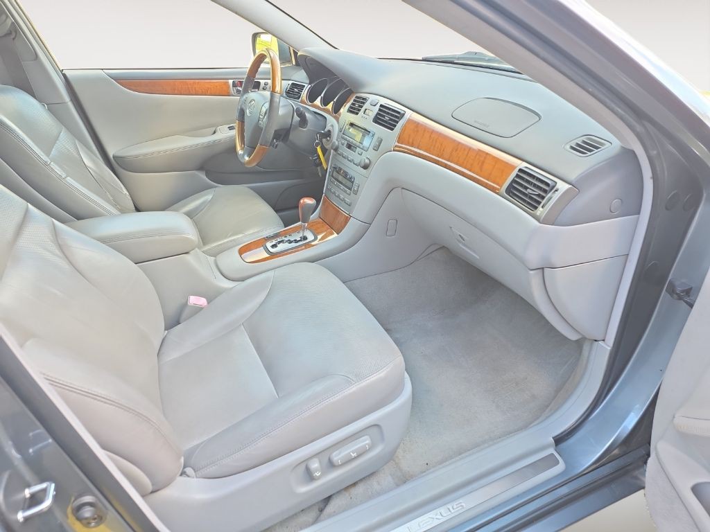 2005 Lexus ES Image 15