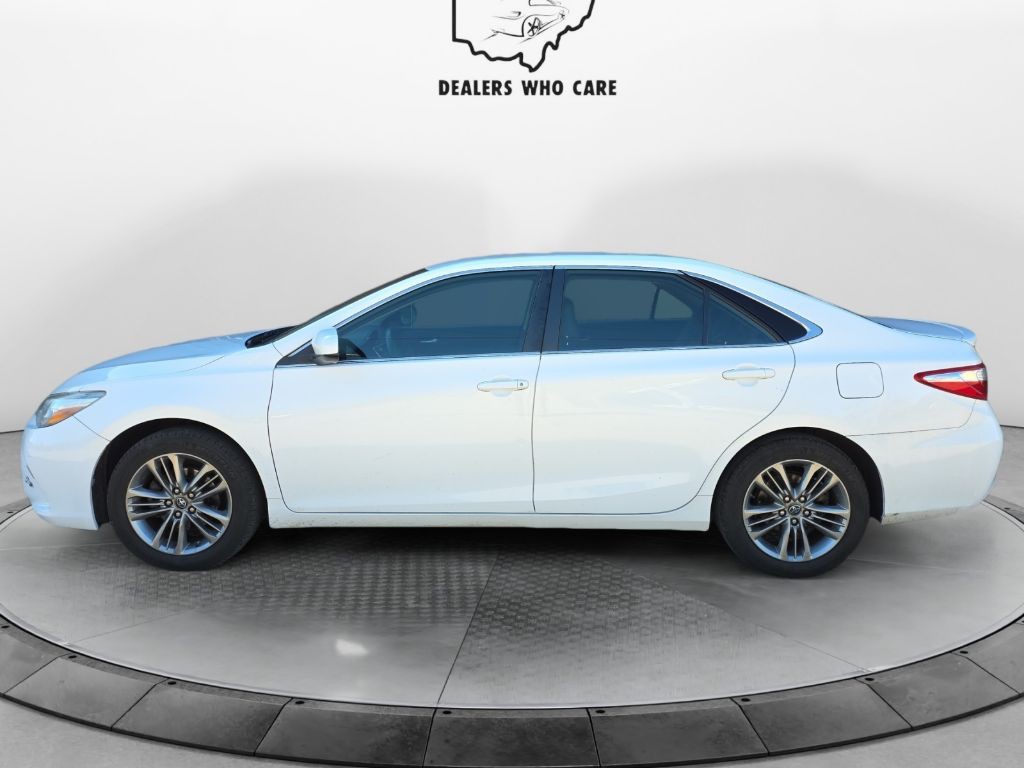 2017 Toyota Camry Image 2