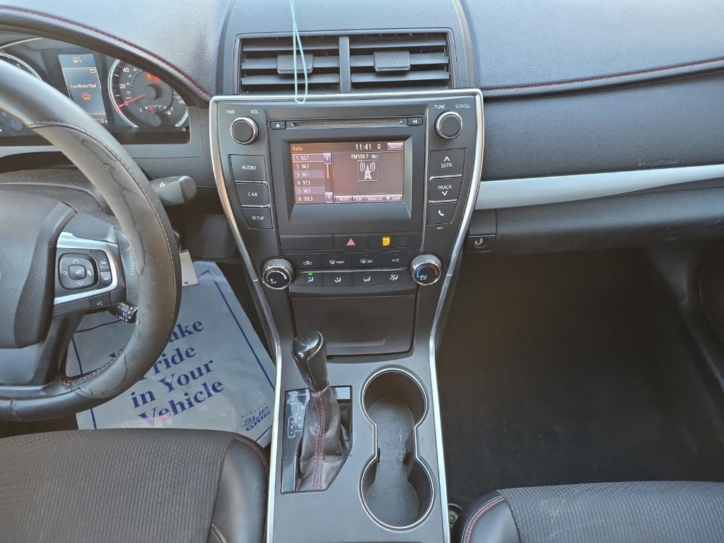 2017 Toyota Camry Image 10