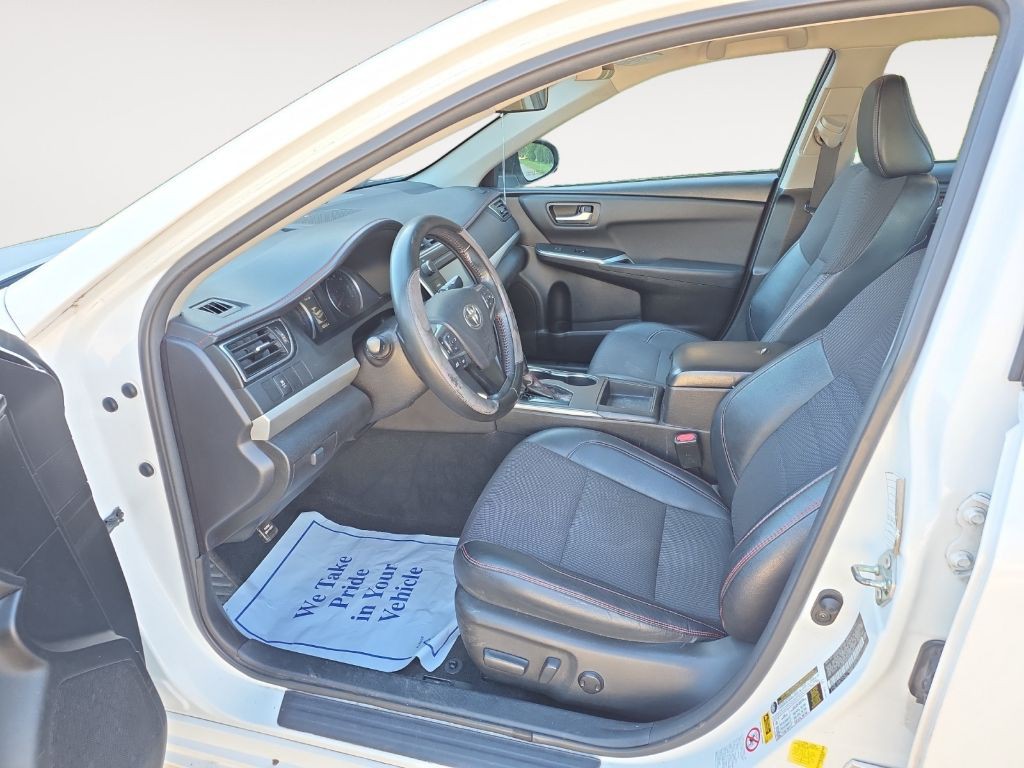 2017 Toyota Camry Image 12