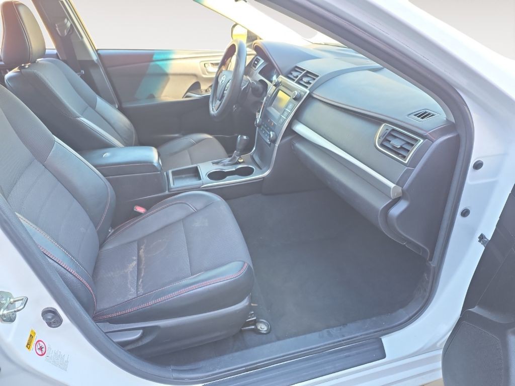 2017 Toyota Camry Image 15