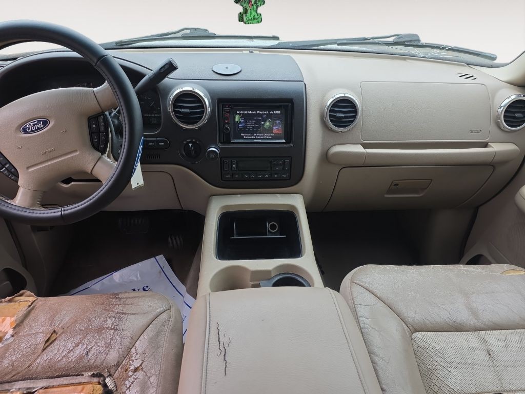 2003 Ford Expedition Image 9