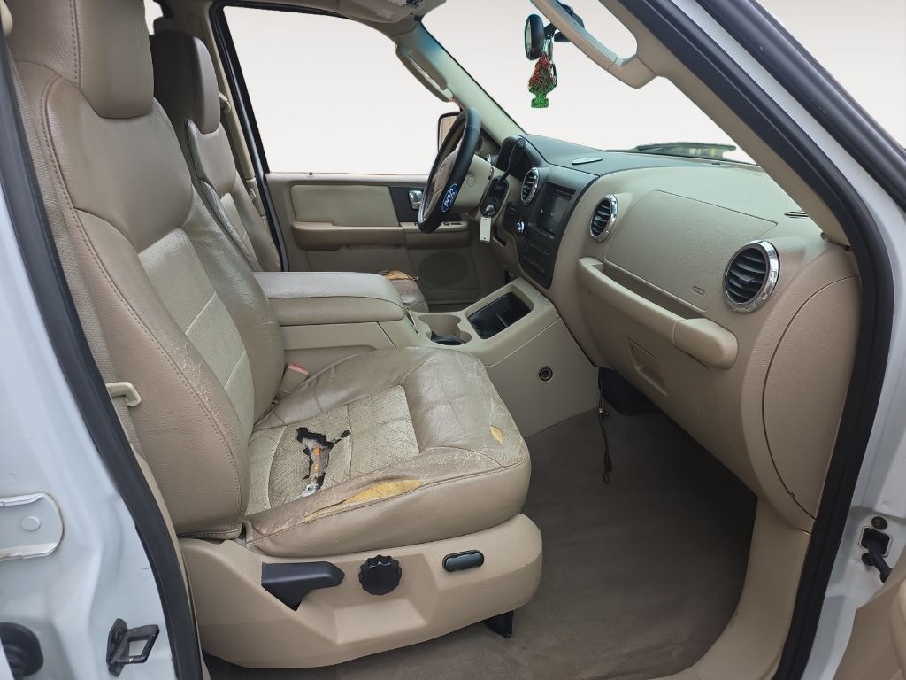 2003 Ford Expedition Image 13