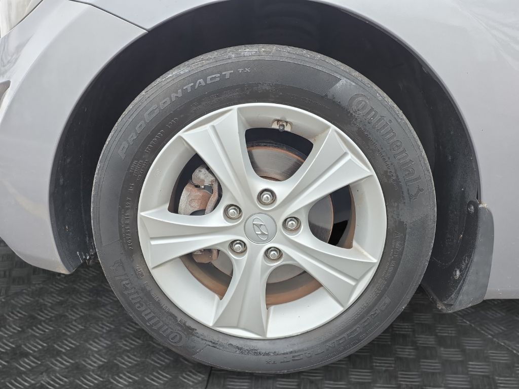 2016 Hyundai Elantra Image 14