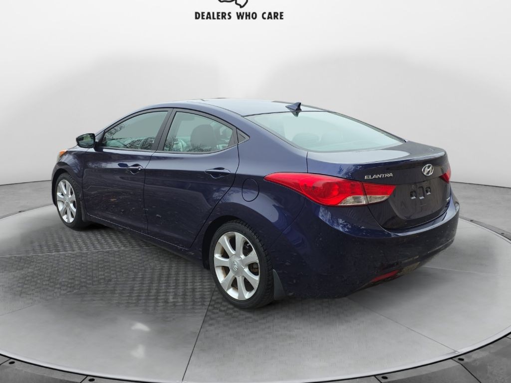 2013 Hyundai Elantra Image 3
