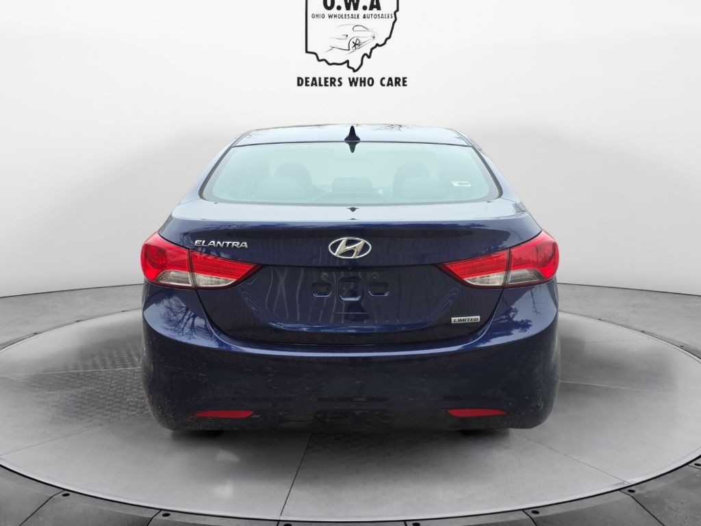 2013 Hyundai Elantra Image 4
