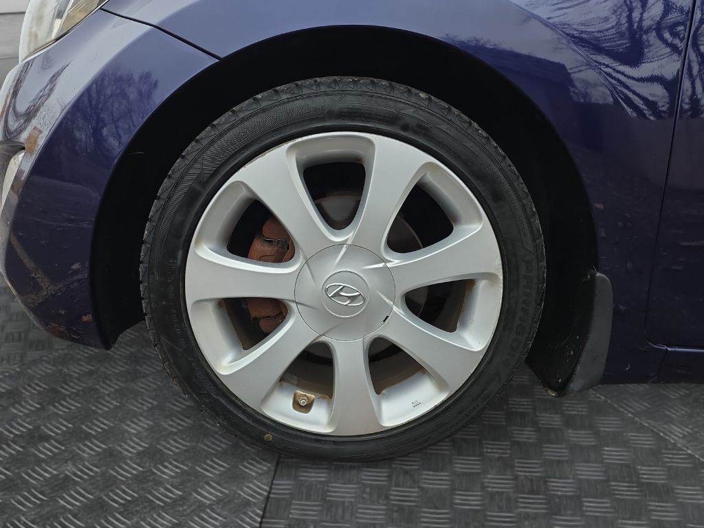 2013 Hyundai Elantra Image 14