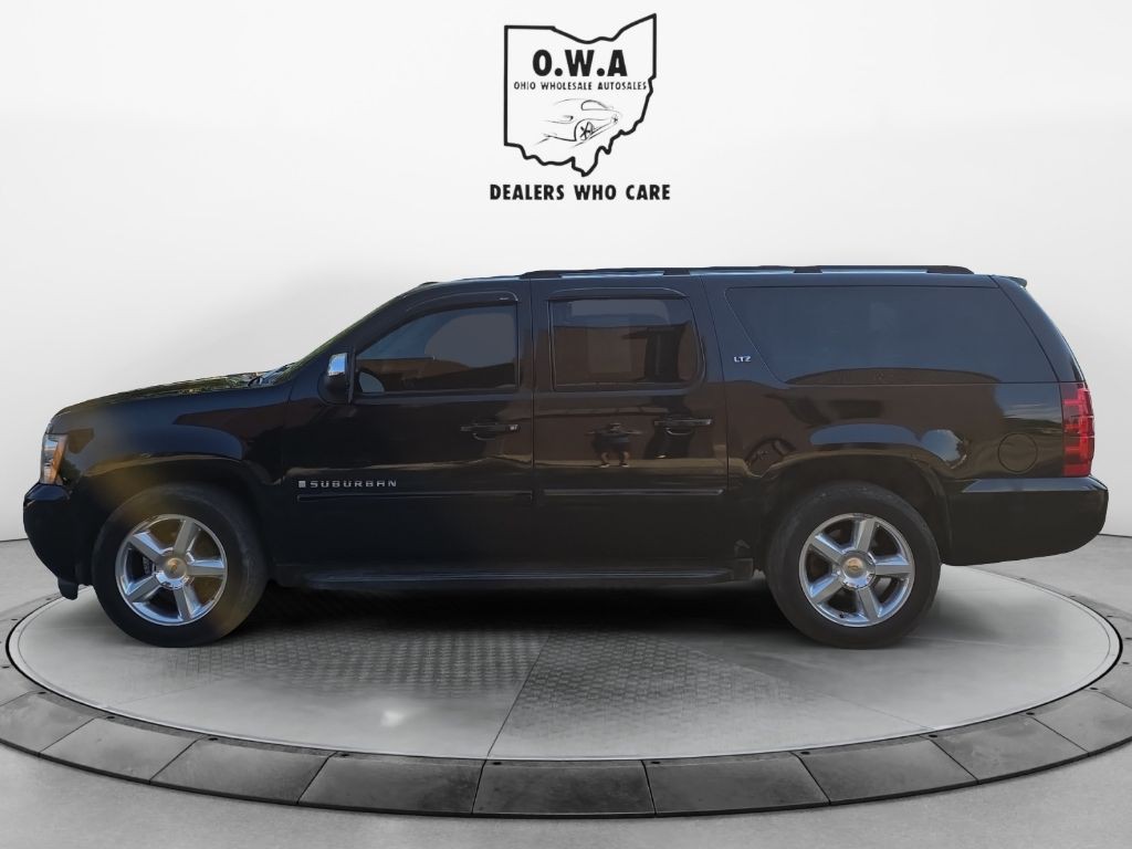 2007 Chevrolet Suburban Image 2