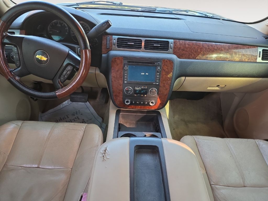 2007 Chevrolet Suburban Image 10