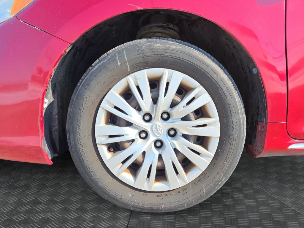 2012 Toyota Camry Image 9