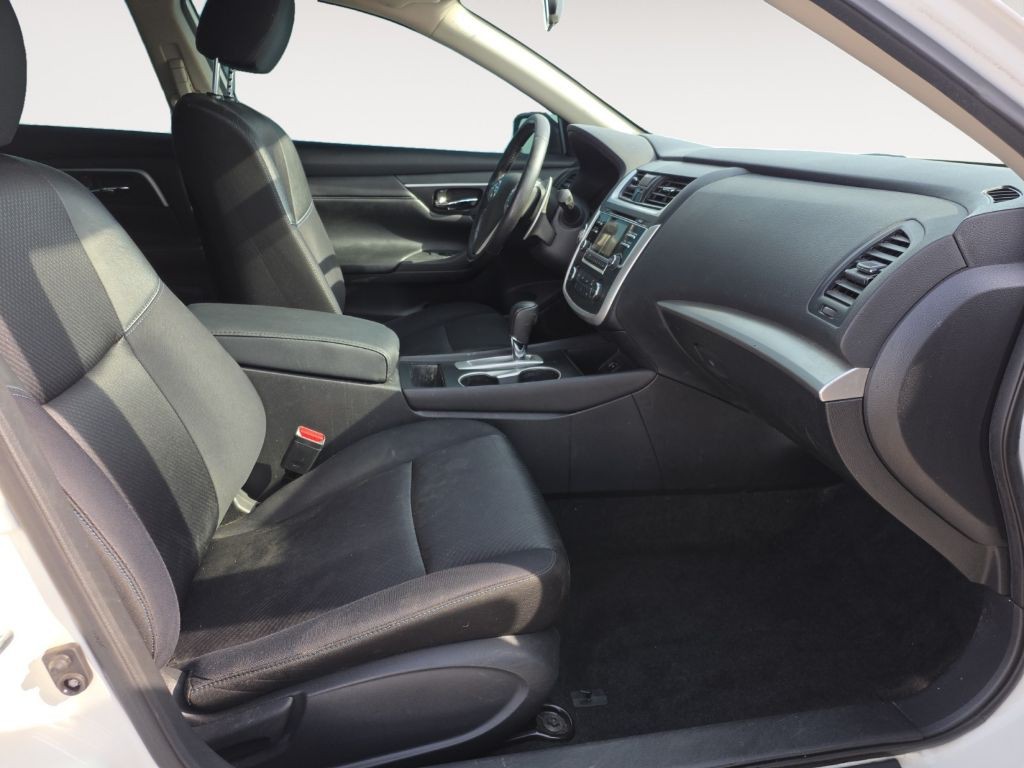 2016 Nissan Altima Image 15