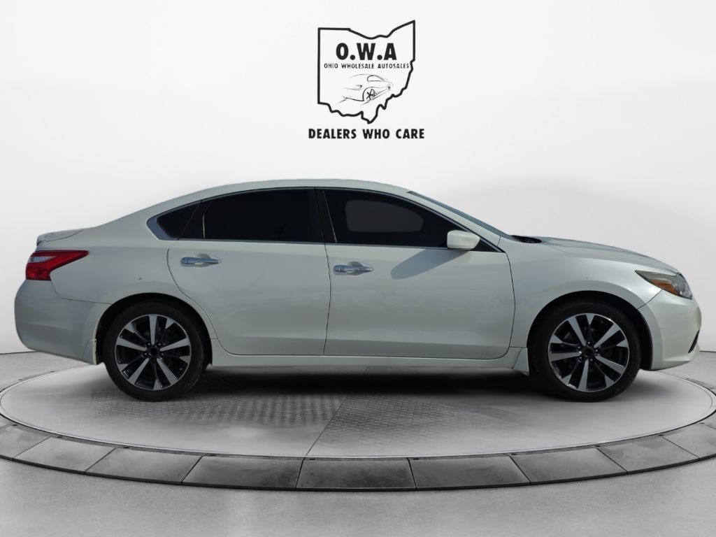 2016 Nissan Altima Image 8