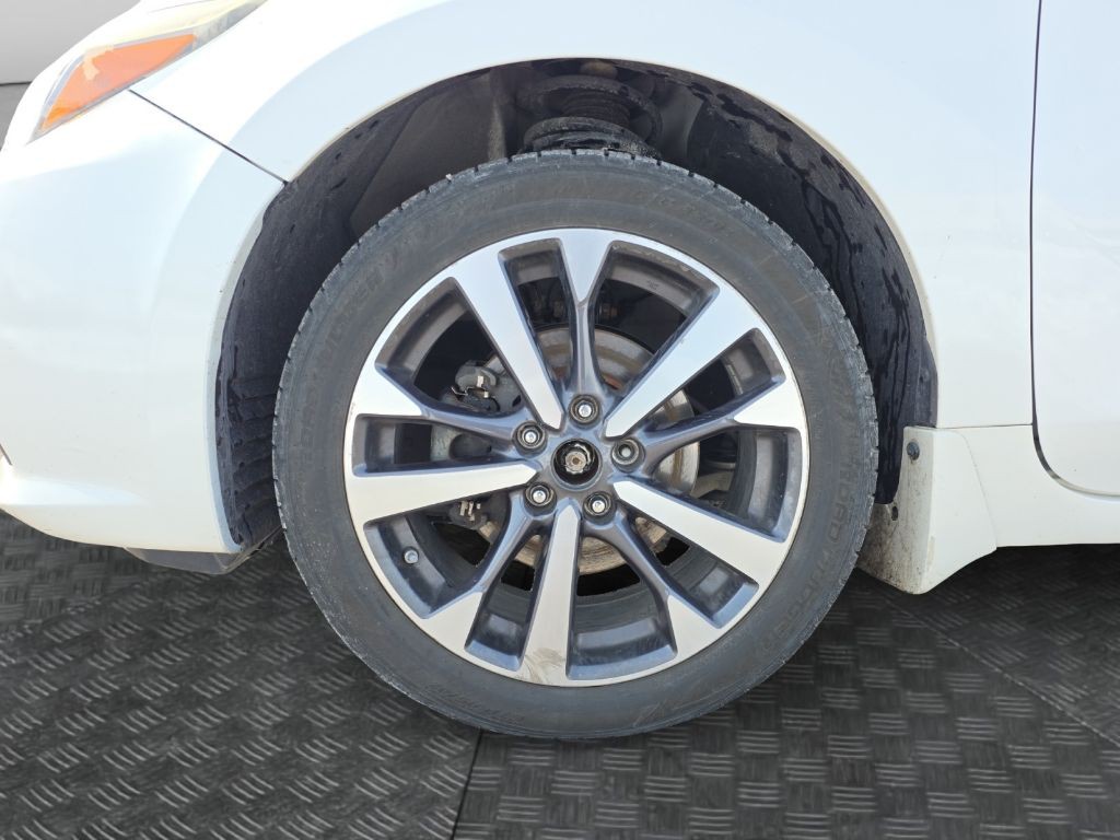 2016 Nissan Altima Image 9