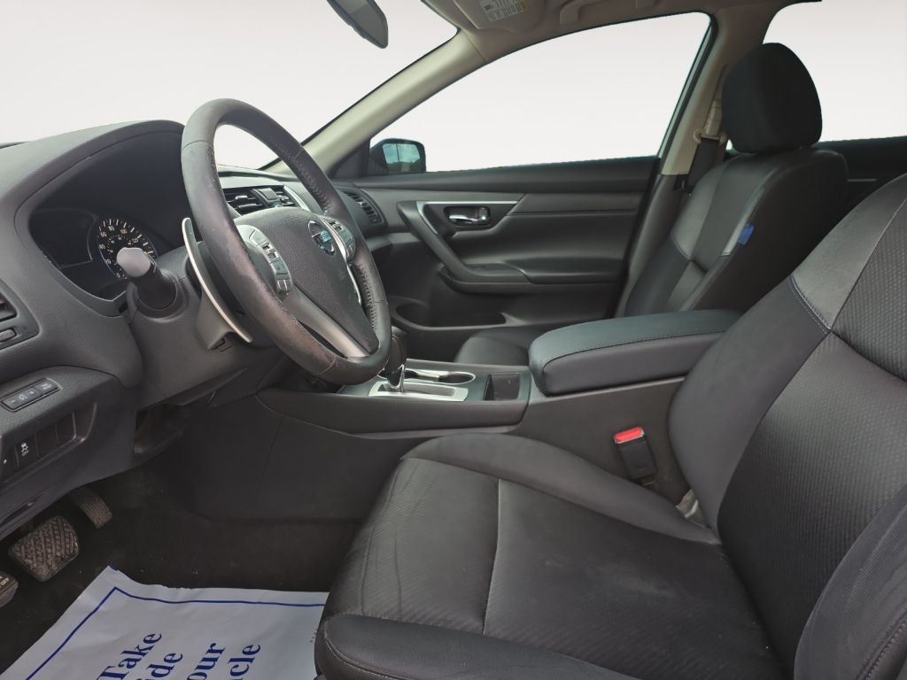 2016 Nissan Altima Image 13