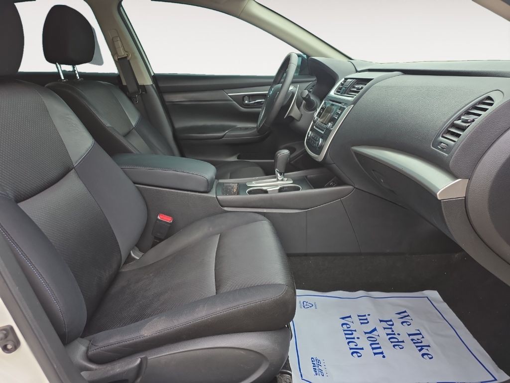 2016 Nissan Altima Image 15
