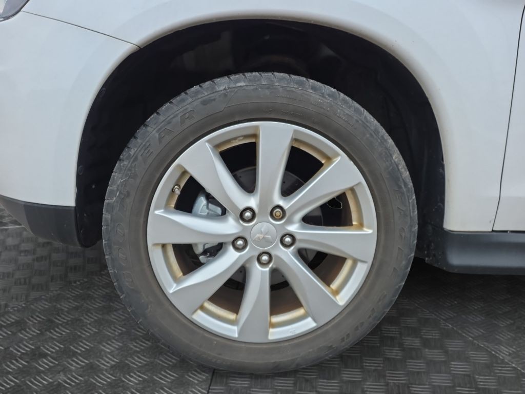 2015 Mitsubishi Outlander Image 9