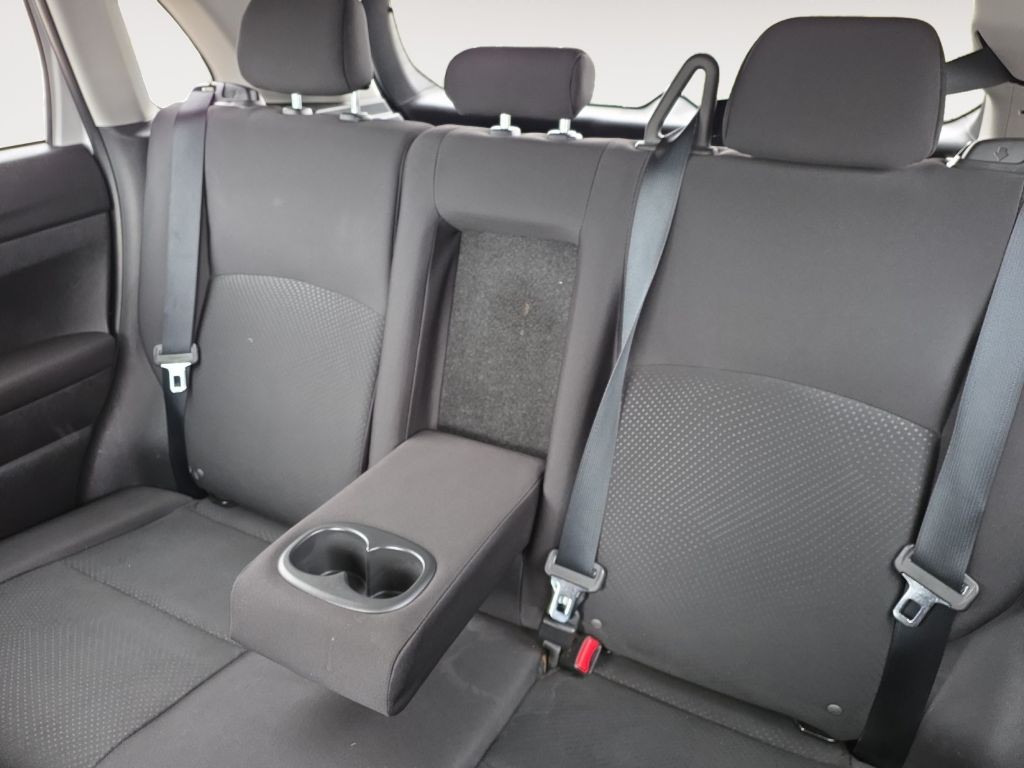 2015 Mitsubishi Outlander Image 14