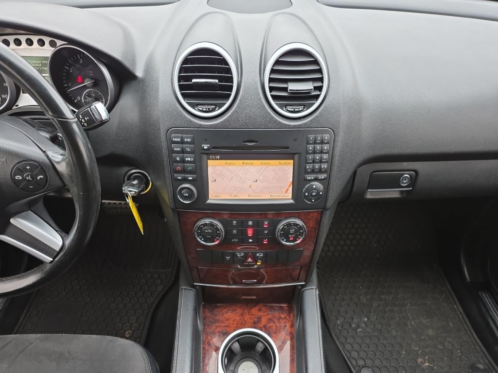 2010 Mercedes-Benz M-Class Image 10