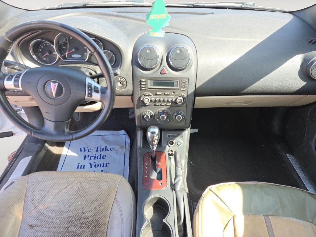 2009 Pontiac G6 Image 10