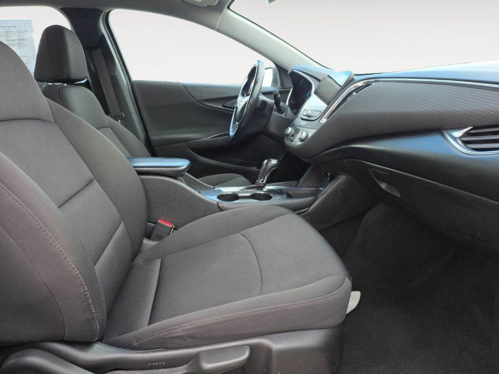 2018 Chevrolet Malibu Image 13