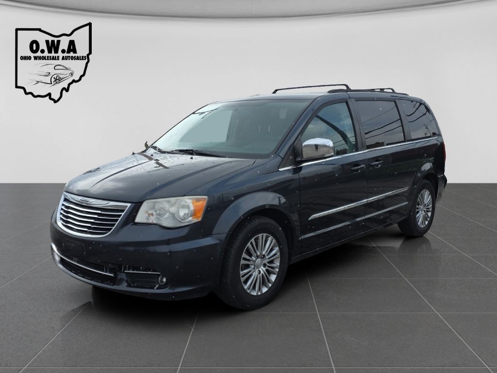2014 Chrysler Town & Country Image 3