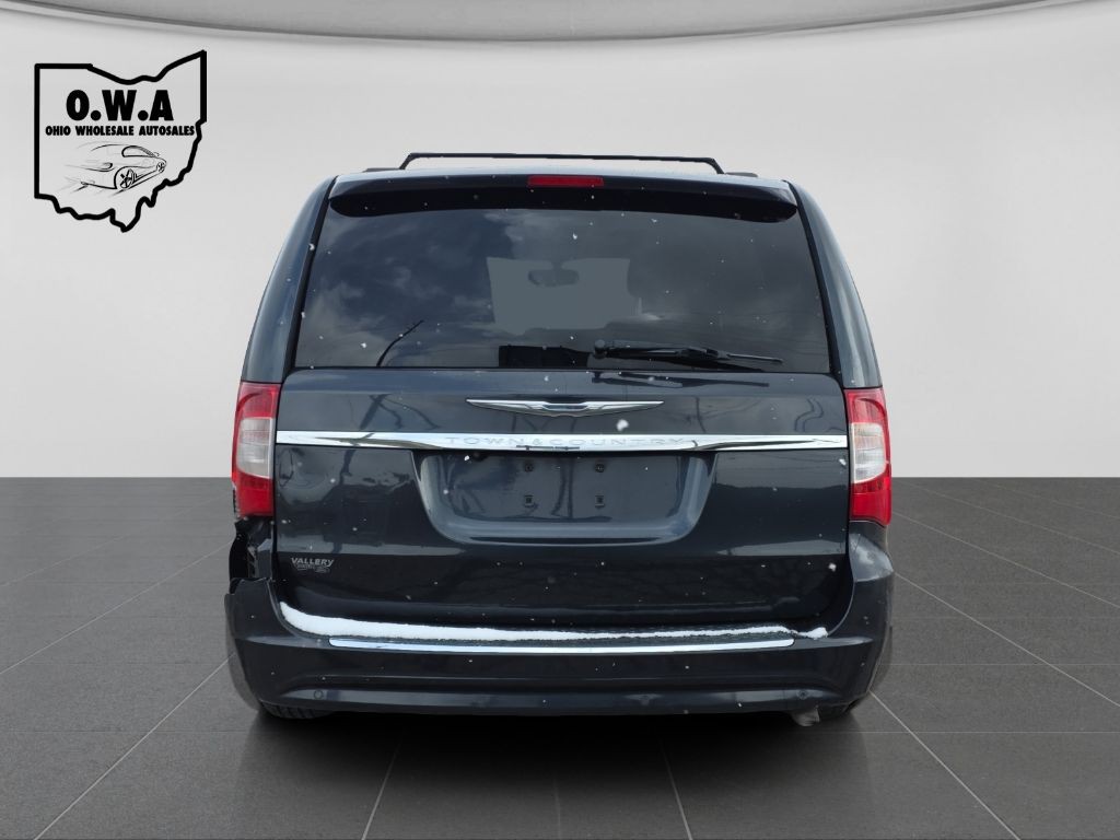 2014 Chrysler Town & Country Image 6