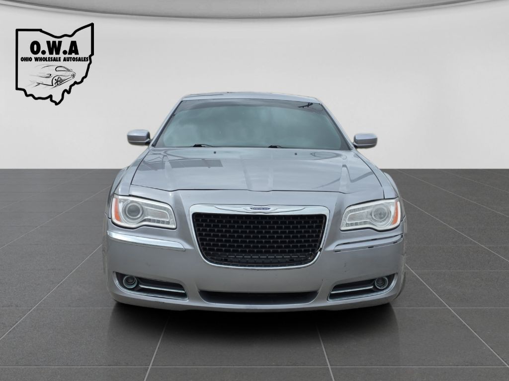 2014 Chrysler 300 Image 2
