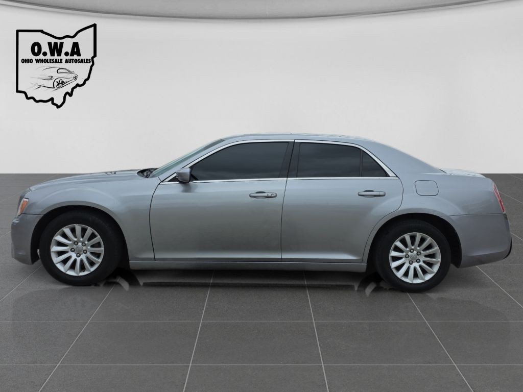2014 Chrysler 300 Image 4