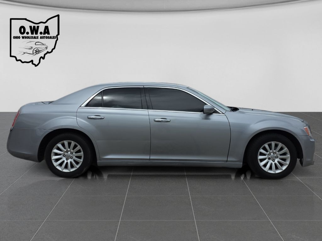 2014 Chrysler 300 Image 8
