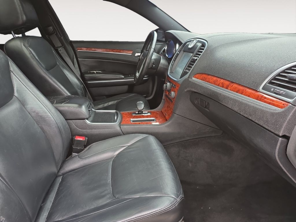 2014 Chrysler 300 Image 10