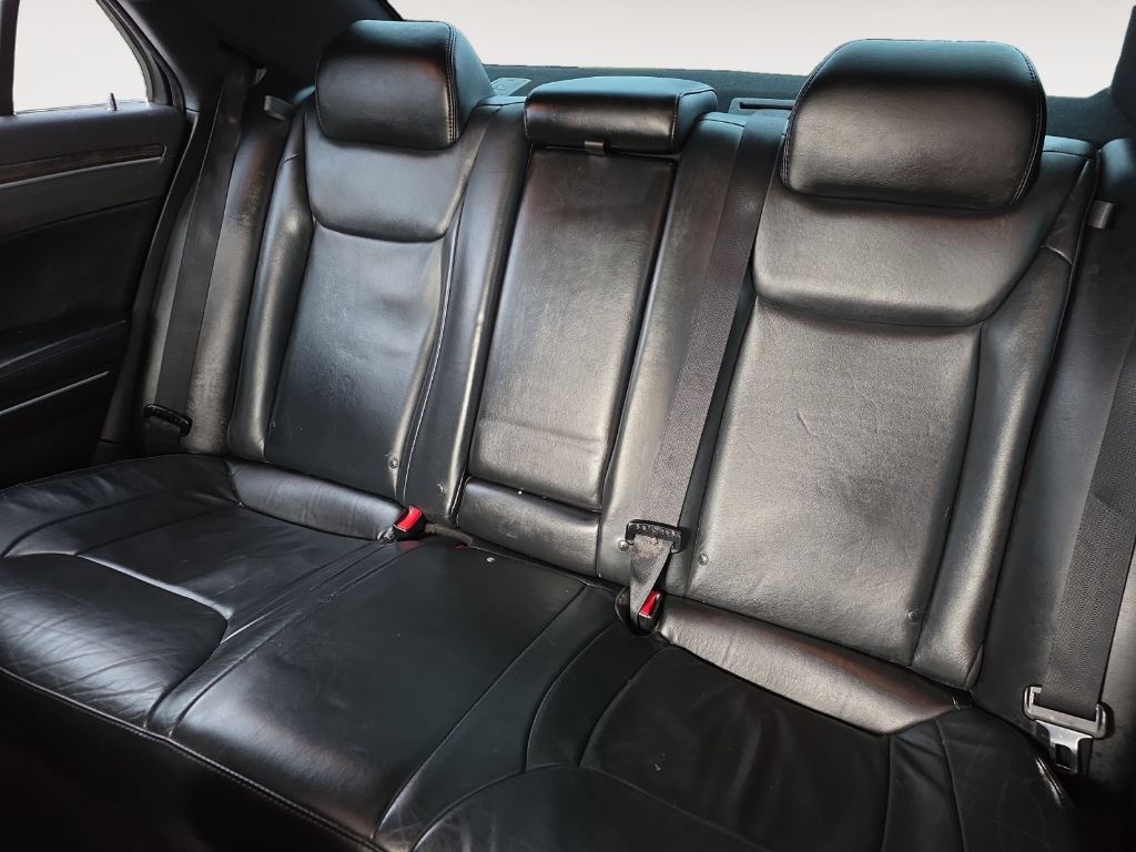 2014 Chrysler 300 Image 11