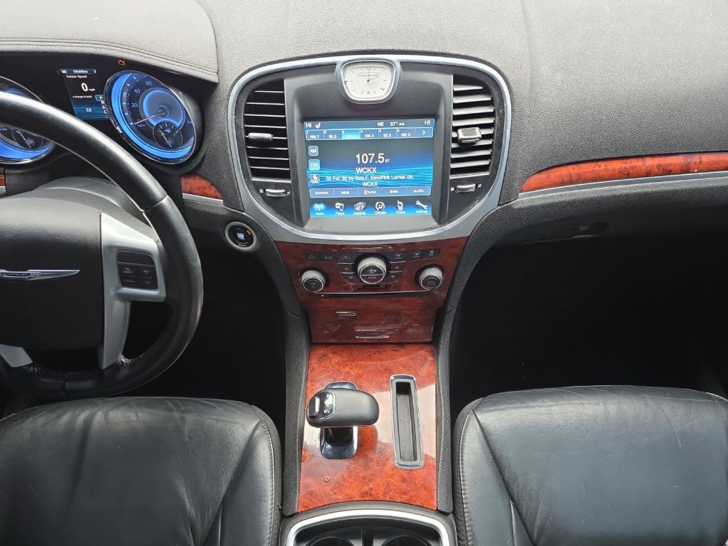 2014 Chrysler 300 Image 14