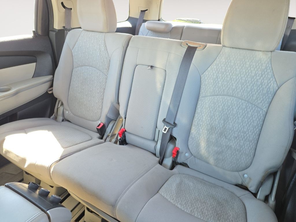 2011 GMC Acadia Image 14