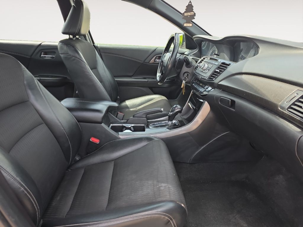 2017 Honda Accord Image 14