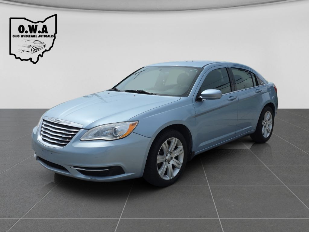 2013 Chrysler 200 Image 3