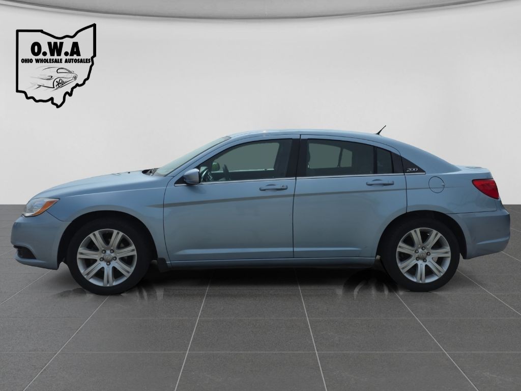 2013 Chrysler 200 Image 4