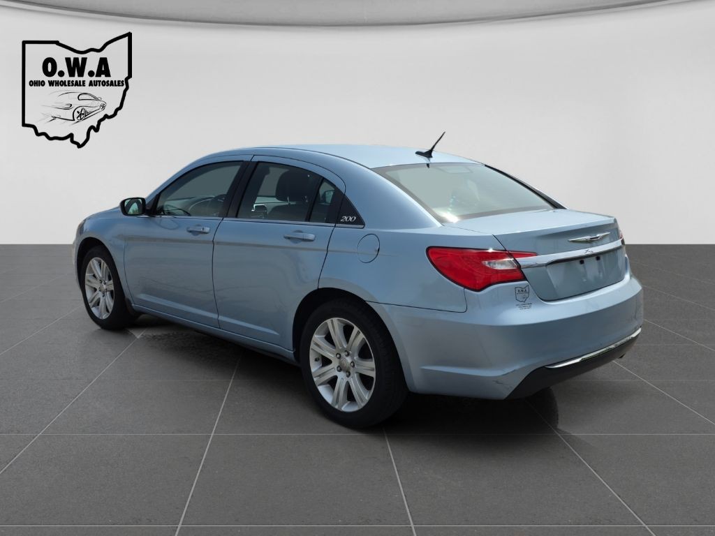 2013 Chrysler 200 Image 5