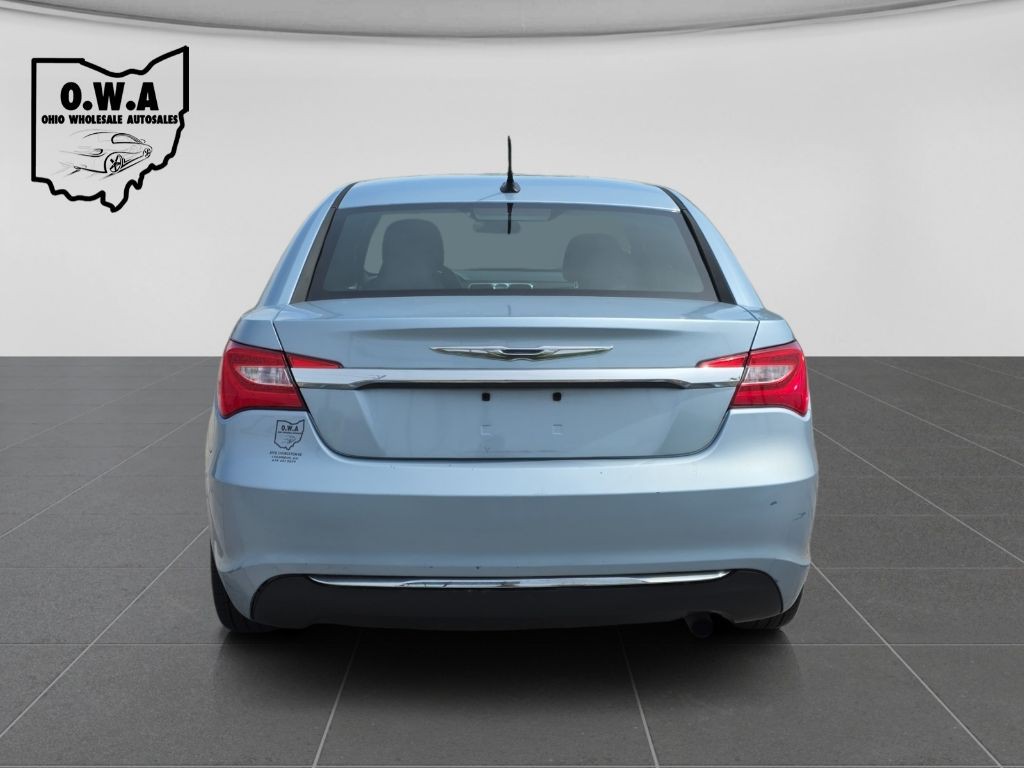 2013 Chrysler 200 Image 6