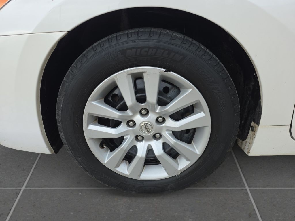 2014 Nissan Altima Image 9