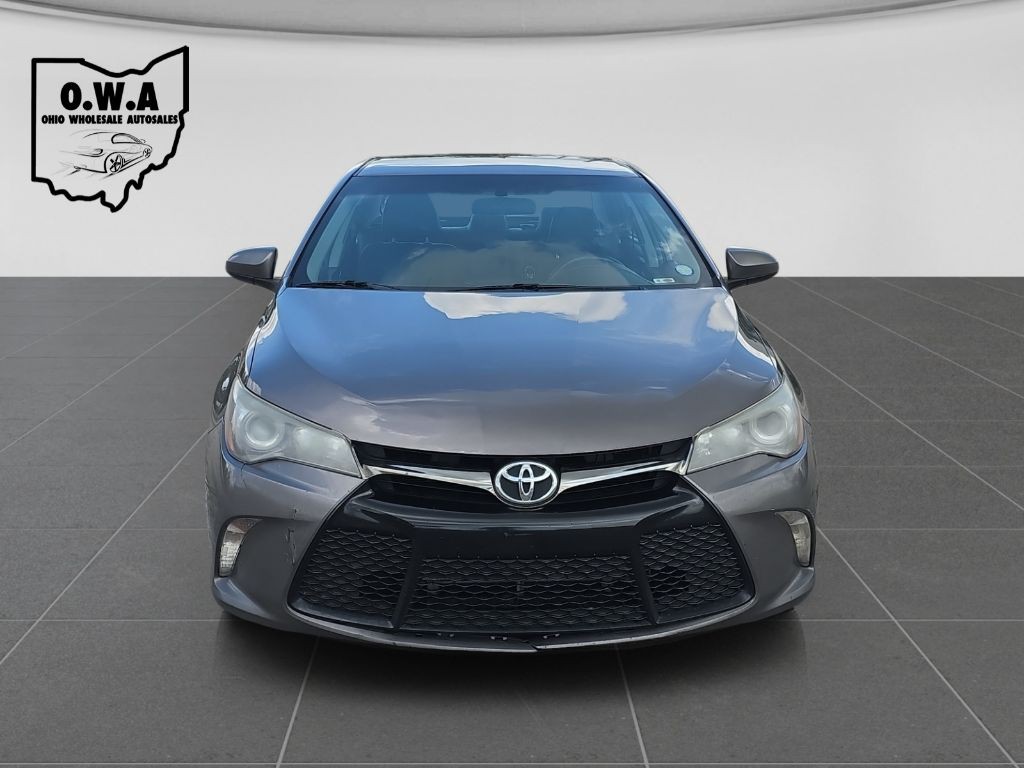 2017 Toyota Camry Image 2